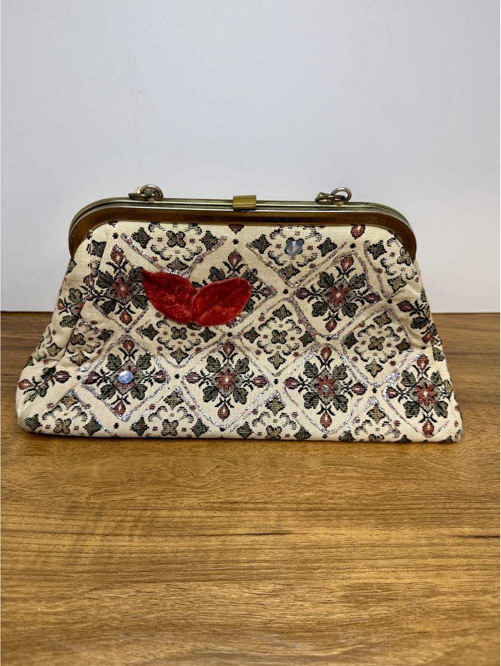 Vintage Floral Tapestry Frame Handbag – Red Velvet & Rhinestone Accents